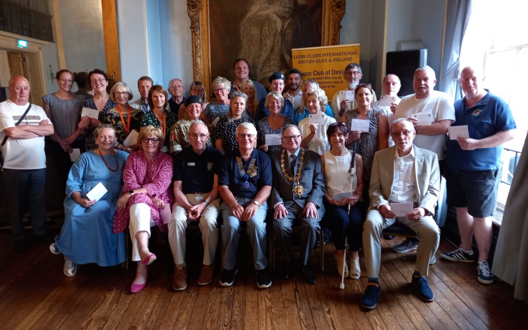 Devizes Lions donate to HSNW
